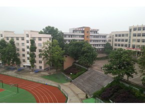 梁平县龙门阵中心小学校 错落有致的校园