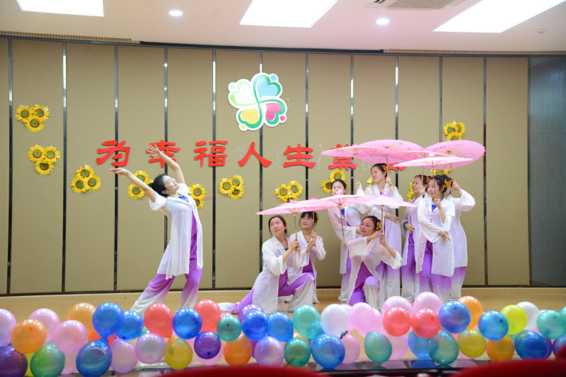 九龙坡区华福小学举行第二届教职工迎春文艺汇演